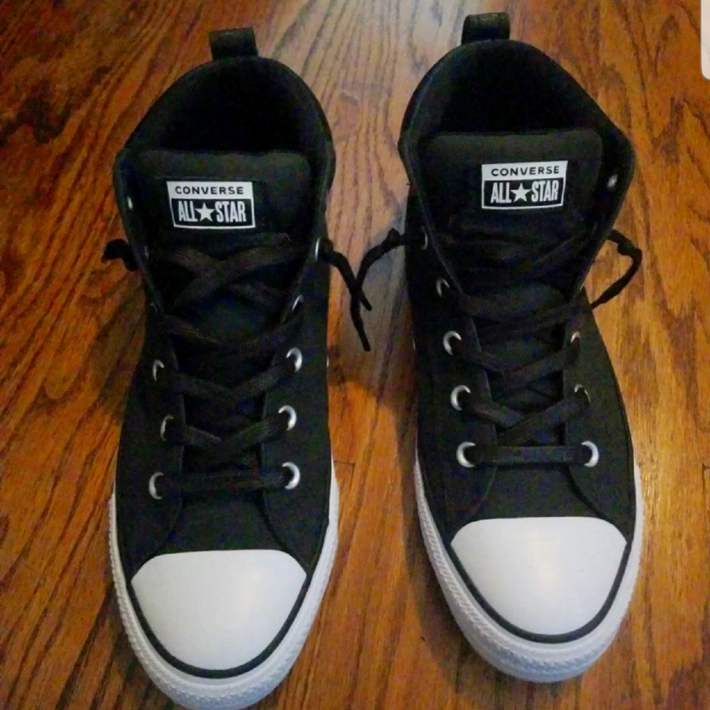 Dark grey Converse Mid-Top